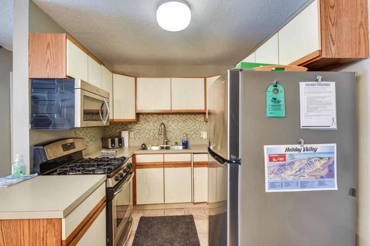 Ski-Inandout And Golf Condo With Aandc At Holiday Valley! Еликотвил Екстериор снимка
