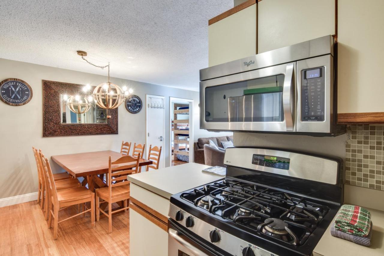 Ski-Inandout And Golf Condo With Aandc At Holiday Valley! Еликотвил Екстериор снимка