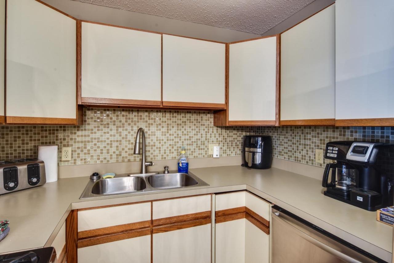 Ski-Inandout And Golf Condo With Aandc At Holiday Valley! Еликотвил Екстериор снимка